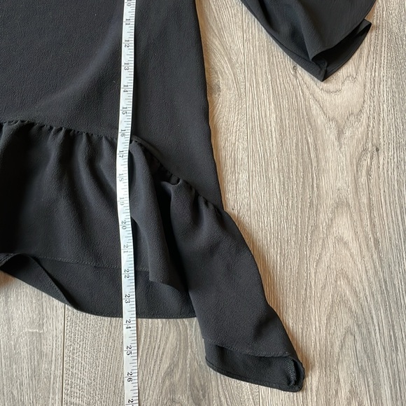 Gibson dressy black top with ruffled sleeve and sharkbite hem. - Picture 6 of 7